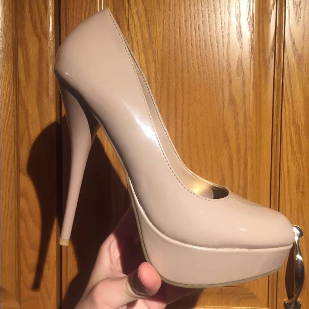 Womens size 9 nude heels